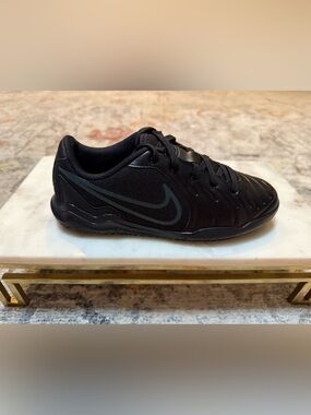 Nike Kids Legend Club Turf Low-Top Soccer Shoes - 3Y